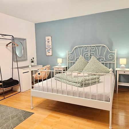 Doppelzimmer 2 I Geteiltes Bad & Kueche I Mit Dem Zug Nur 4 Min Bis Zum Hauptbahnhof Freiburg im Breisgau Eksteriør bilde