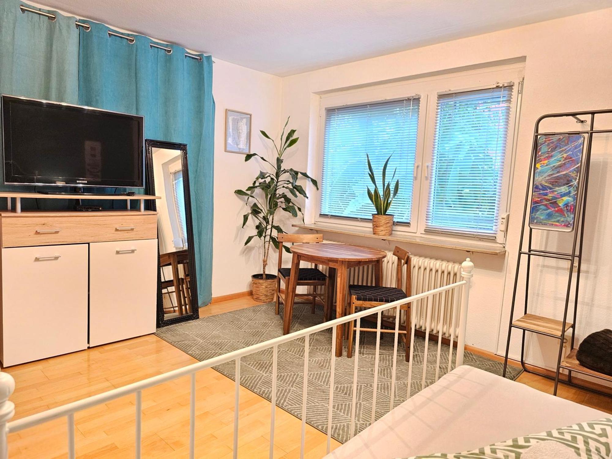 Doppelzimmer 2 I Geteiltes Bad & Kueche I Mit Dem Zug Nur 4 Min Bis Zum Hauptbahnhof Freiburg im Breisgau Eksteriør bilde
