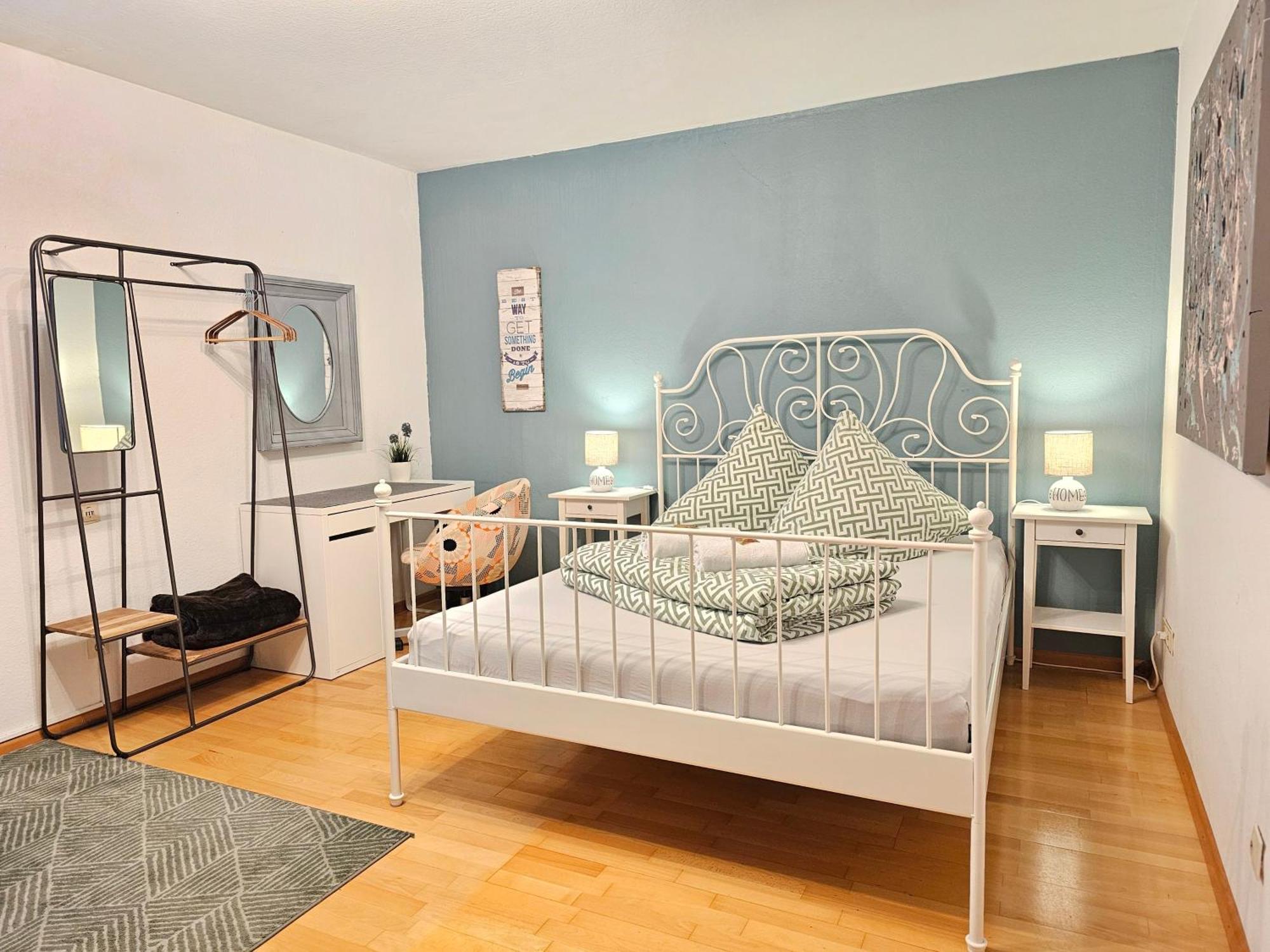 Doppelzimmer 2 I Geteiltes Bad & Kueche I Mit Dem Zug Nur 4 Min Bis Zum Hauptbahnhof Freiburg im Breisgau Eksteriør bilde