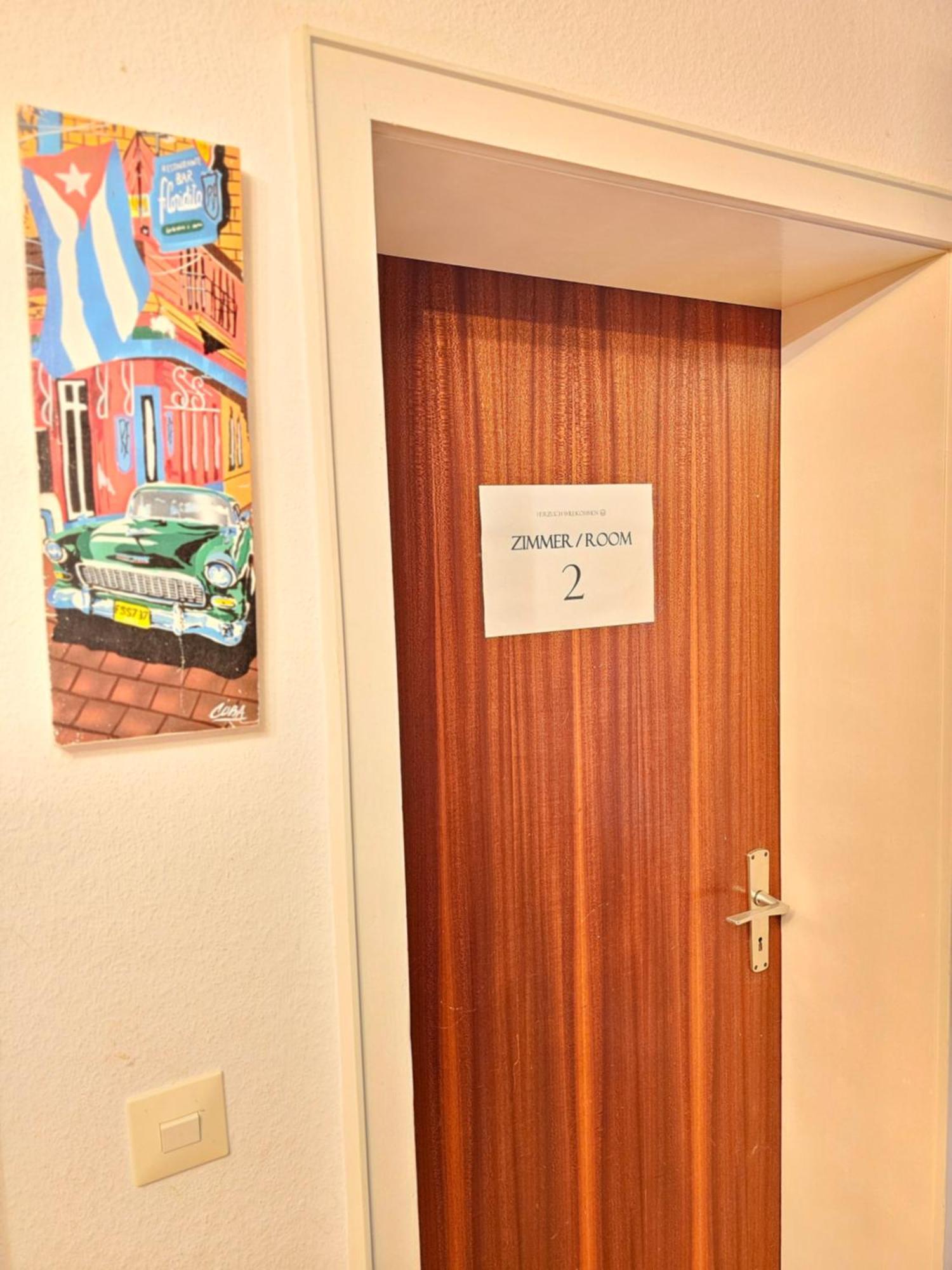 Doppelzimmer 2 I Geteiltes Bad & Kueche I Mit Dem Zug Nur 4 Min Bis Zum Hauptbahnhof Freiburg im Breisgau Eksteriør bilde
